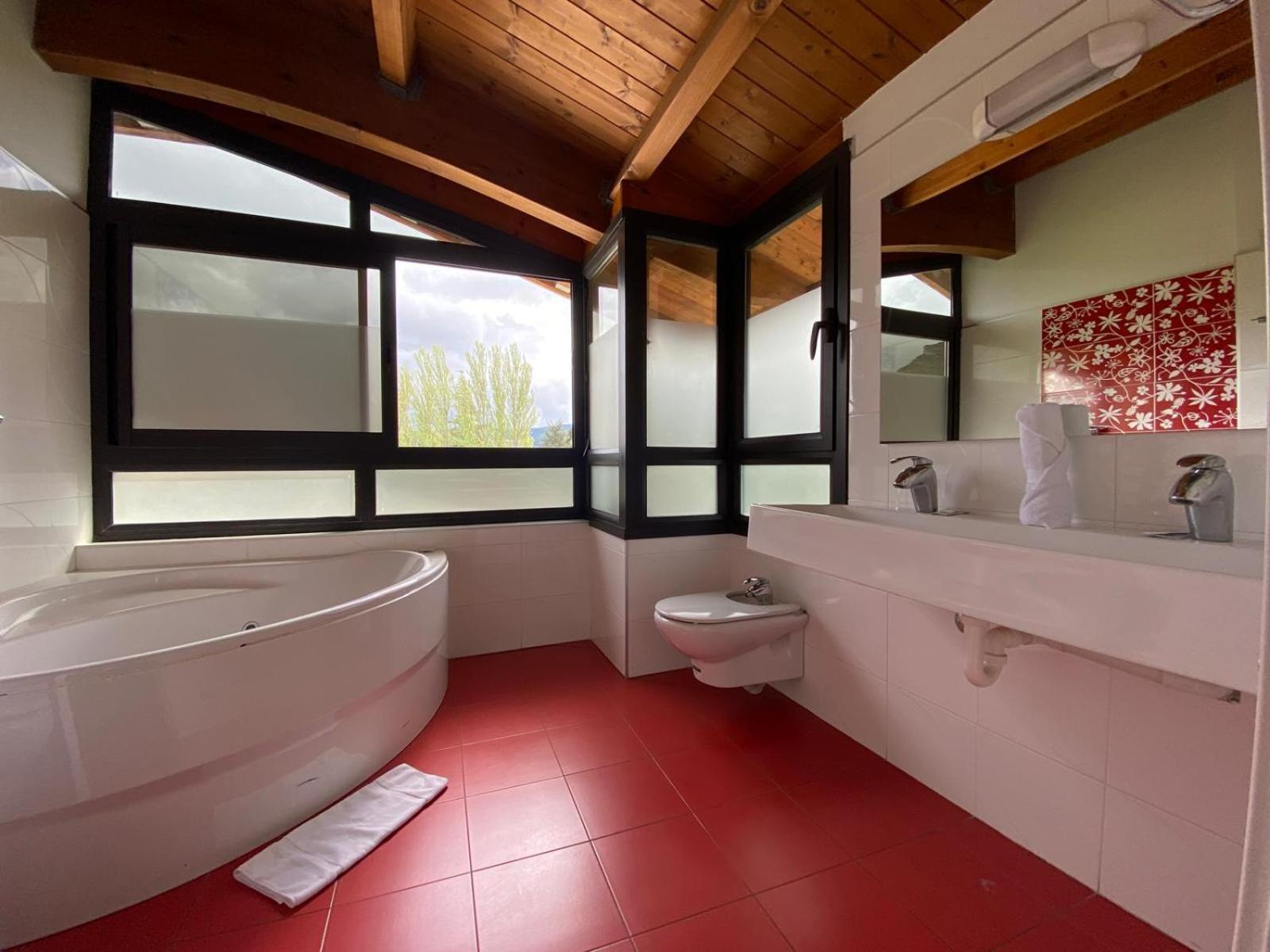 Roomrural Hotel Iru-Bide Lumbier Exterior photo