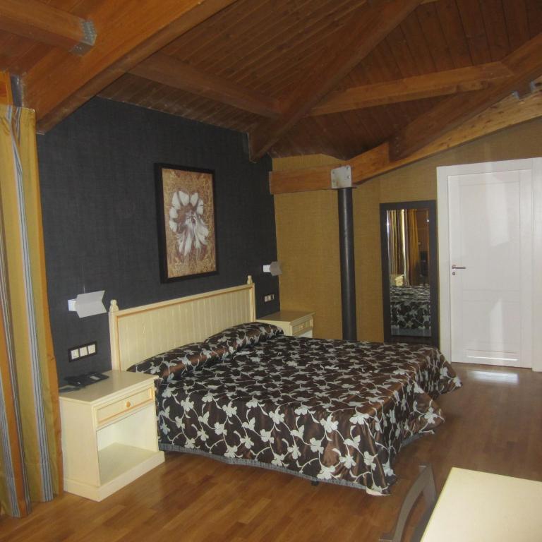 Roomrural Hotel Iru-Bide Lumbier Room photo